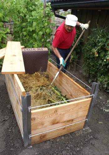 Langfristige Energieversorgung Frischer Mist von Hühnern, Pferden oder Kaninchen eignet sich perfekt als Kompostierungsmaterial, lässt Wärme entstehen und stellt noch nach langer Zeit Nährstoffe bereit.