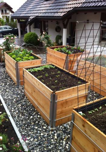 Fertig zur Bepflanzung Nun ist das Hochbeet bereit zur Bepflanzung – in angenehmer Arbeitshöhe können Sie sich direkt um Ihre Pflanzen kümmen.